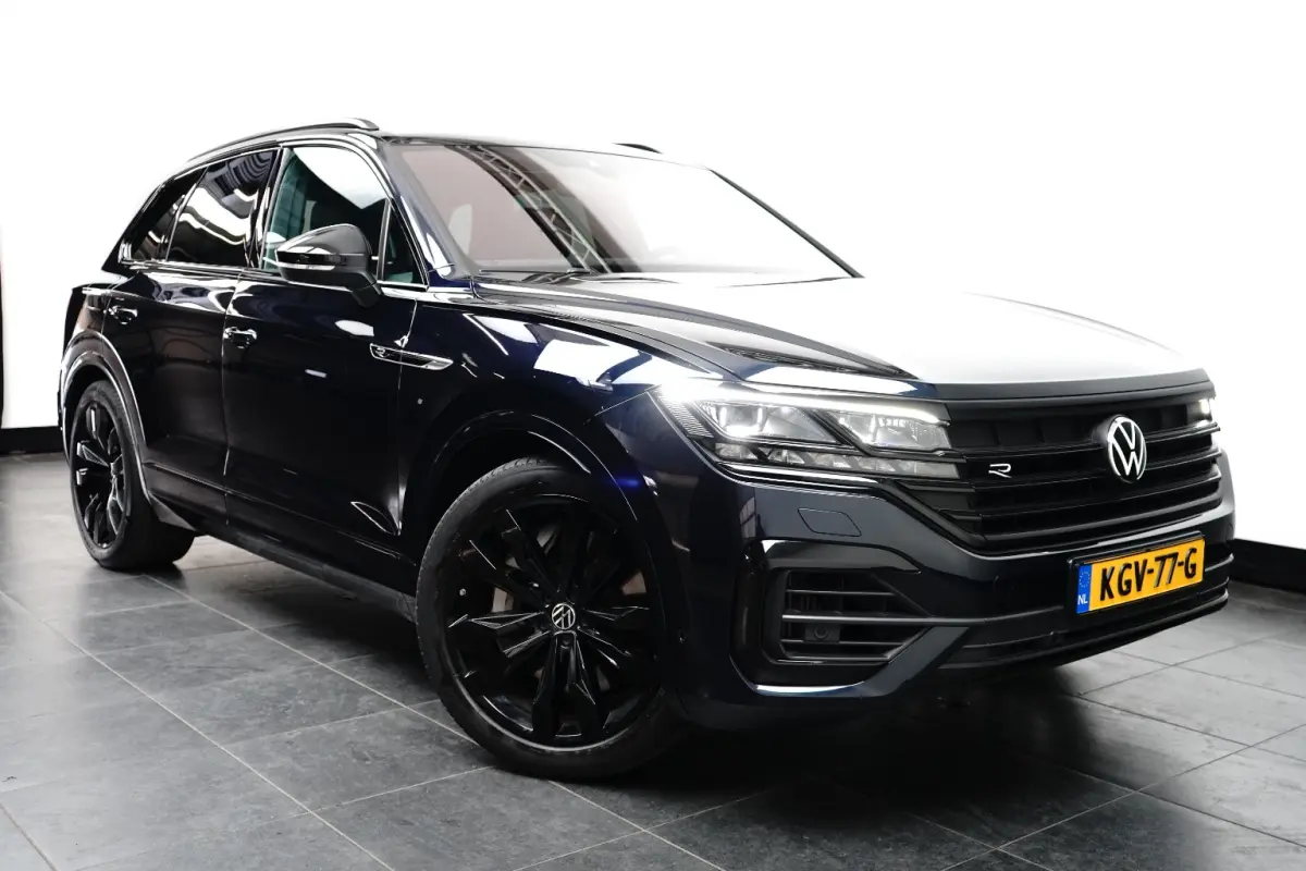 3.0 TSi eHybrid 4MOTION R l Dealeronderhouden l Luchtvering l Pano Dak l Matrix LED l Leder Stoel incl Memory l Elektr. Trekhaak l 21" Suzuka Black l