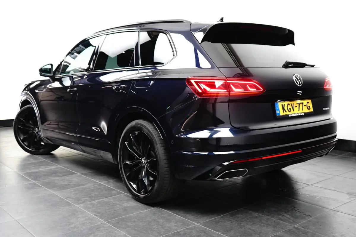 3.0 TSi eHybrid 4MOTION R l Dealeronderhouden l Luchtvering l Pano Dak l Matrix LED l Leder Stoel incl Memory l Elektr. Trekhaak l 21" Suzuka Black l
