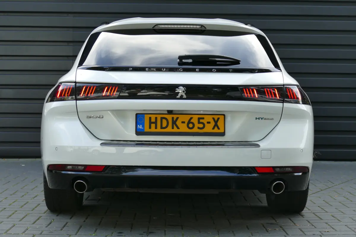 1.6 HYBRID 225PK GT / CAMERA / STOELVERWARMING / PANO.DAK / ALCANTARA / AGR / MASSAGESTOEL / 18"LMV / KEYLESS / FULL-LED / NAVI / CLIMA / PDC / BLUETOOTH / ADAPT. CRUISECONTROL / 2E EIGENAAR