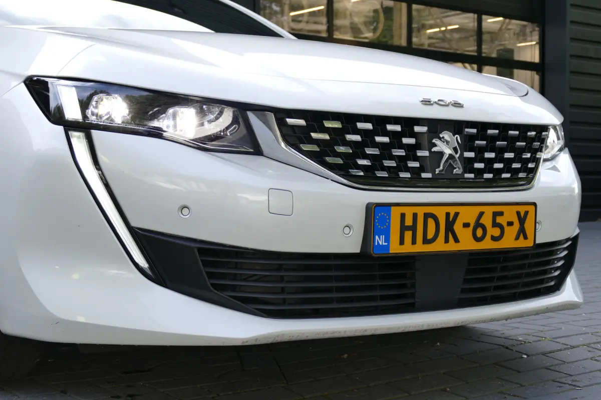 1.6 HYBRID 225PK GT / CAMERA / STOELVERWARMING / PANO.DAK / ALCANTARA / AGR / MASSAGESTOEL / 18"LMV / KEYLESS / FULL-LED / NAVI / CLIMA / PDC / BLUETOOTH / ADAPT. CRUISECONTROL / 2E EIGENAAR