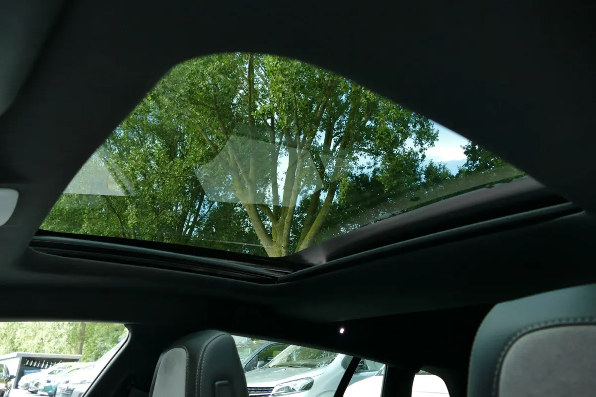 1.6 HYBRID 225PK GT / CAMERA / STOELVERWARMING / PANO.DAK / ALCANTARA / AGR / MASSAGESTOEL / 18"LMV / KEYLESS / FULL-LED / NAVI / CLIMA / PDC / BLUETOOTH / ADAPT. CRUISECONTROL / 2E EIGENAAR