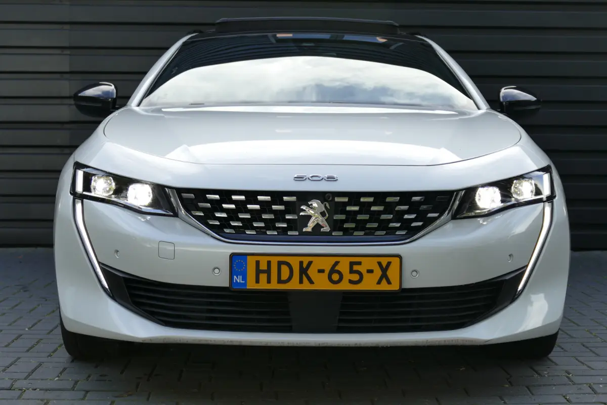 1.6 HYBRID 225PK GT / CAMERA / STOELVERWARMING / PANO.DAK / ALCANTARA / AGR / MASSAGESTOEL / 18"LMV / KEYLESS / FULL-LED / NAVI / CLIMA / PDC / BLUETOOTH / ADAPT. CRUISECONTROL / 2E EIGENAAR