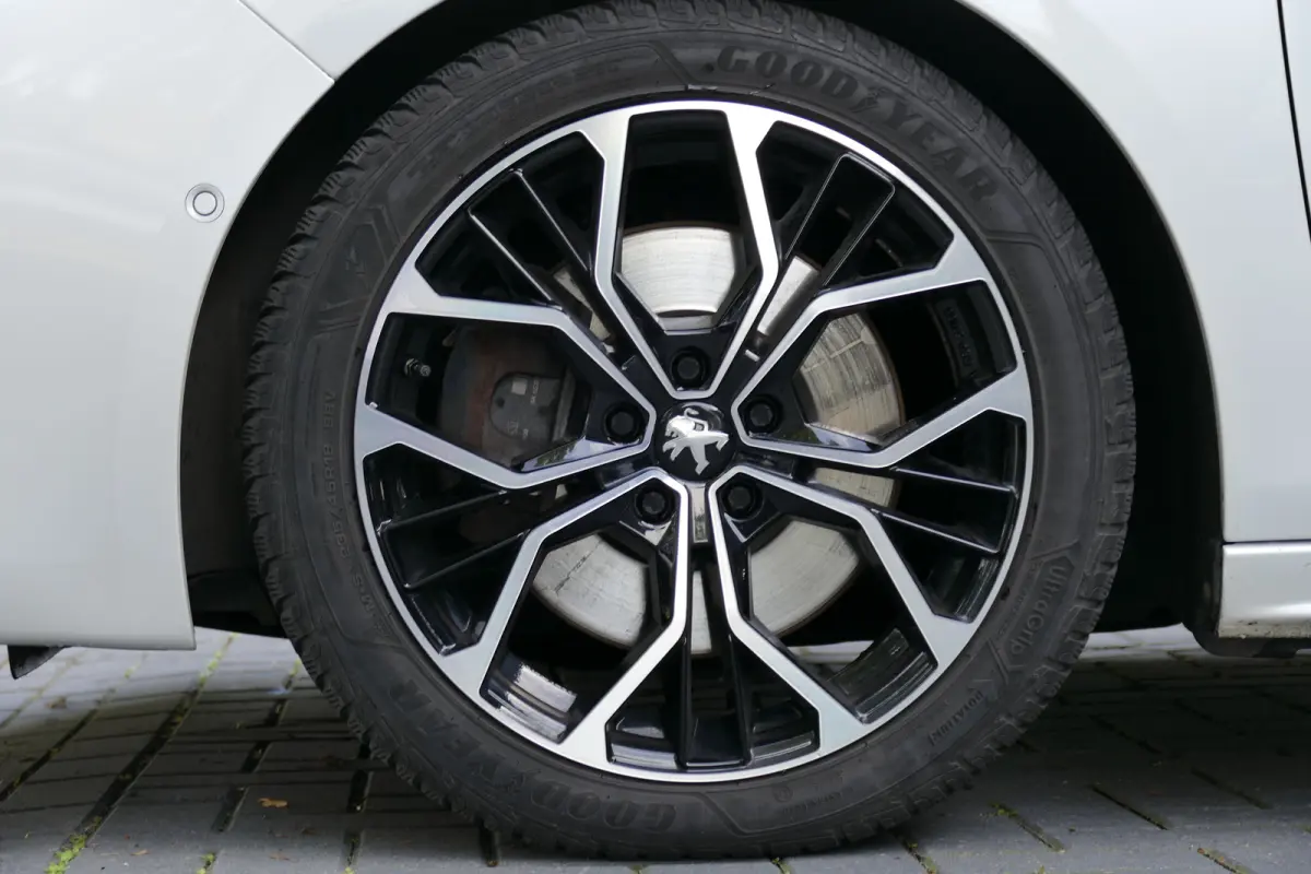 1.6 HYBRID 225PK GT / CAMERA / STOELVERWARMING / PANO.DAK / ALCANTARA / AGR / MASSAGESTOEL / 18"LMV / KEYLESS / FULL-LED / NAVI / CLIMA / PDC / BLUETOOTH / ADAPT. CRUISECONTROL / 2E EIGENAAR