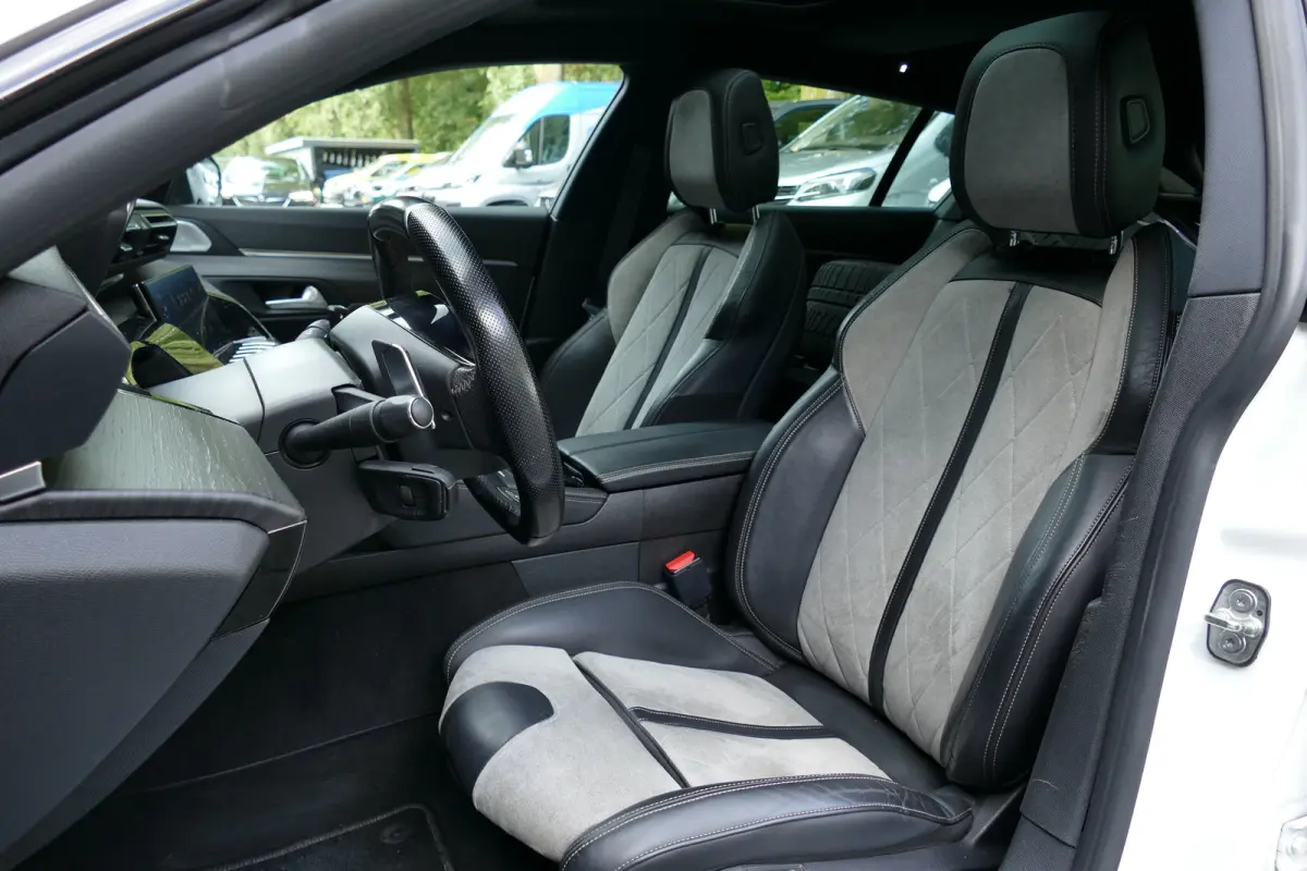 1.6 HYBRID 225PK GT / CAMERA / STOELVERWARMING / PANO.DAK / ALCANTARA / AGR / MASSAGESTOEL / 18"LMV / KEYLESS / FULL-LED / NAVI / CLIMA / PDC / BLUETOOTH / ADAPT. CRUISECONTROL / 2E EIGENAAR