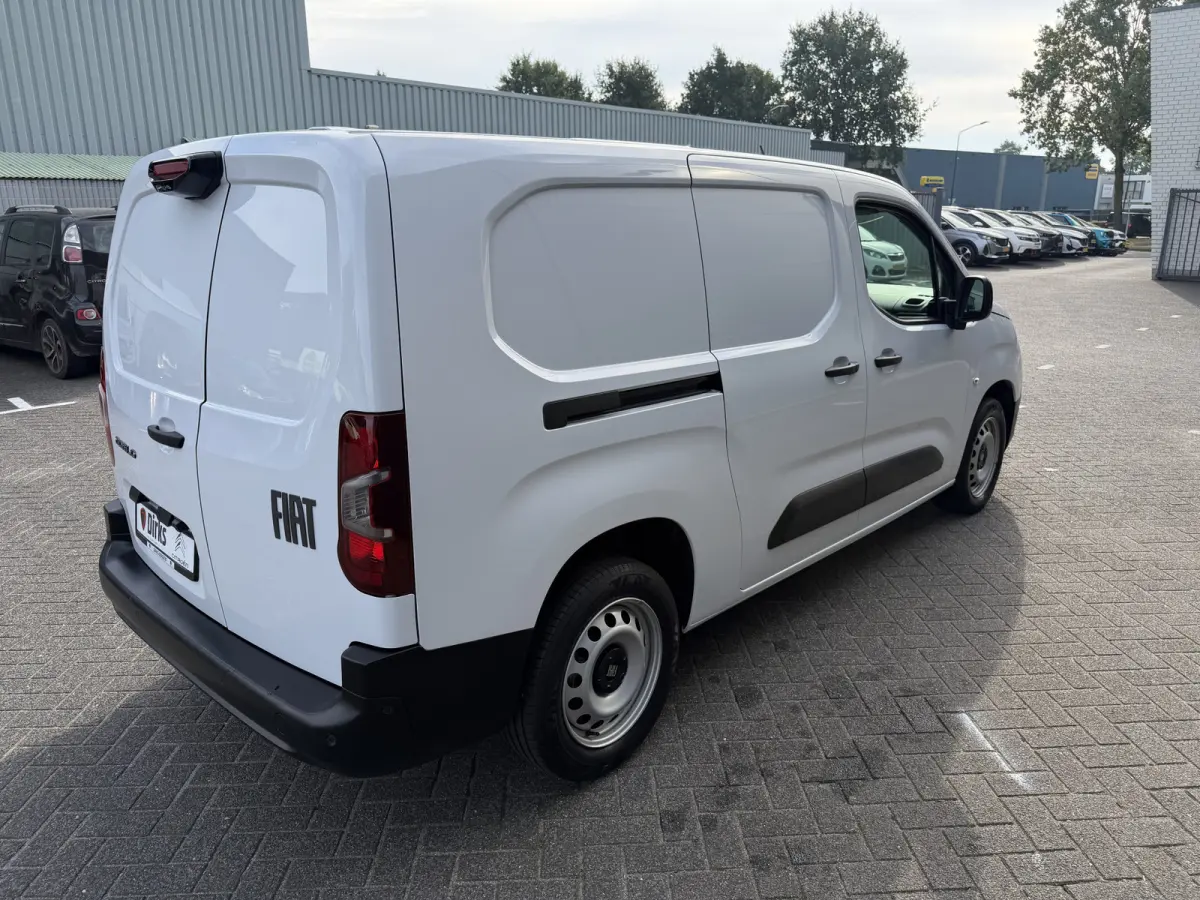 100pk L2 1000kg (Laadruimte betimmering - Camera - Airco - Navigatie - Parkeersensoren V+A - Digitale spiegel - Moduwork - Apple Carplay)