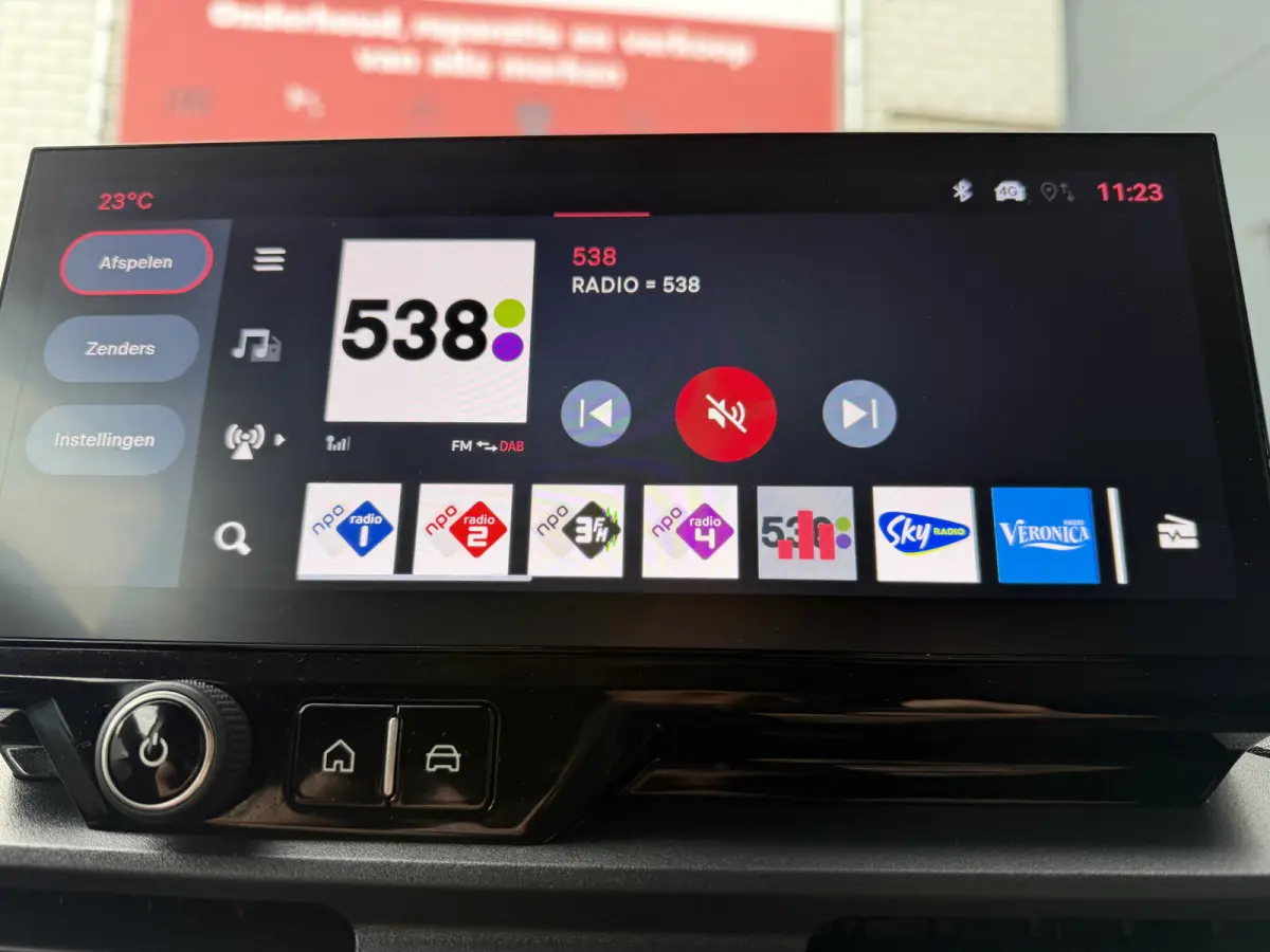 100pk L2 1000kg (Laadruimte betimmering - Camera - Airco - Navigatie - Parkeersensoren V+A - Digitale spiegel - Moduwork - Apple Carplay)