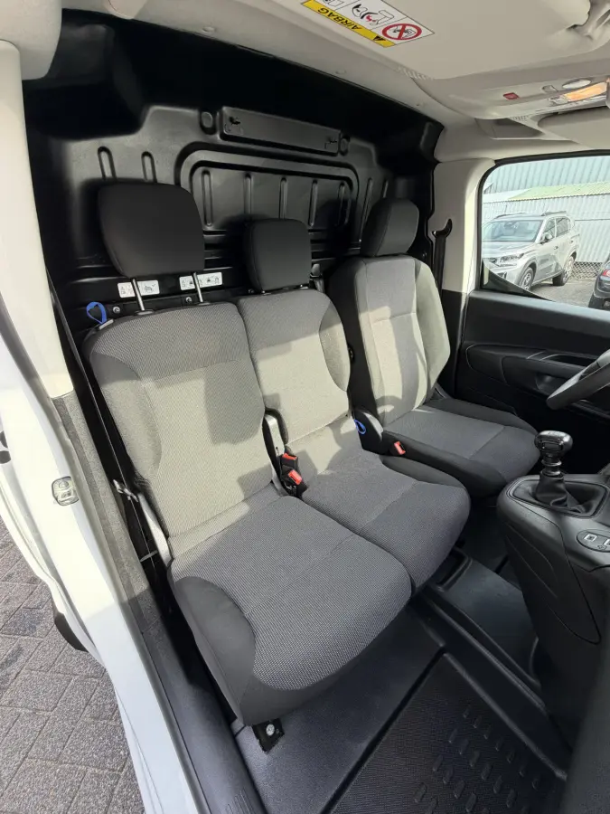 100pk L2 1000kg (Laadruimte betimmering - Camera - Airco - Navigatie - Parkeersensoren V+A - Digitale spiegel - Moduwork - Apple Carplay)