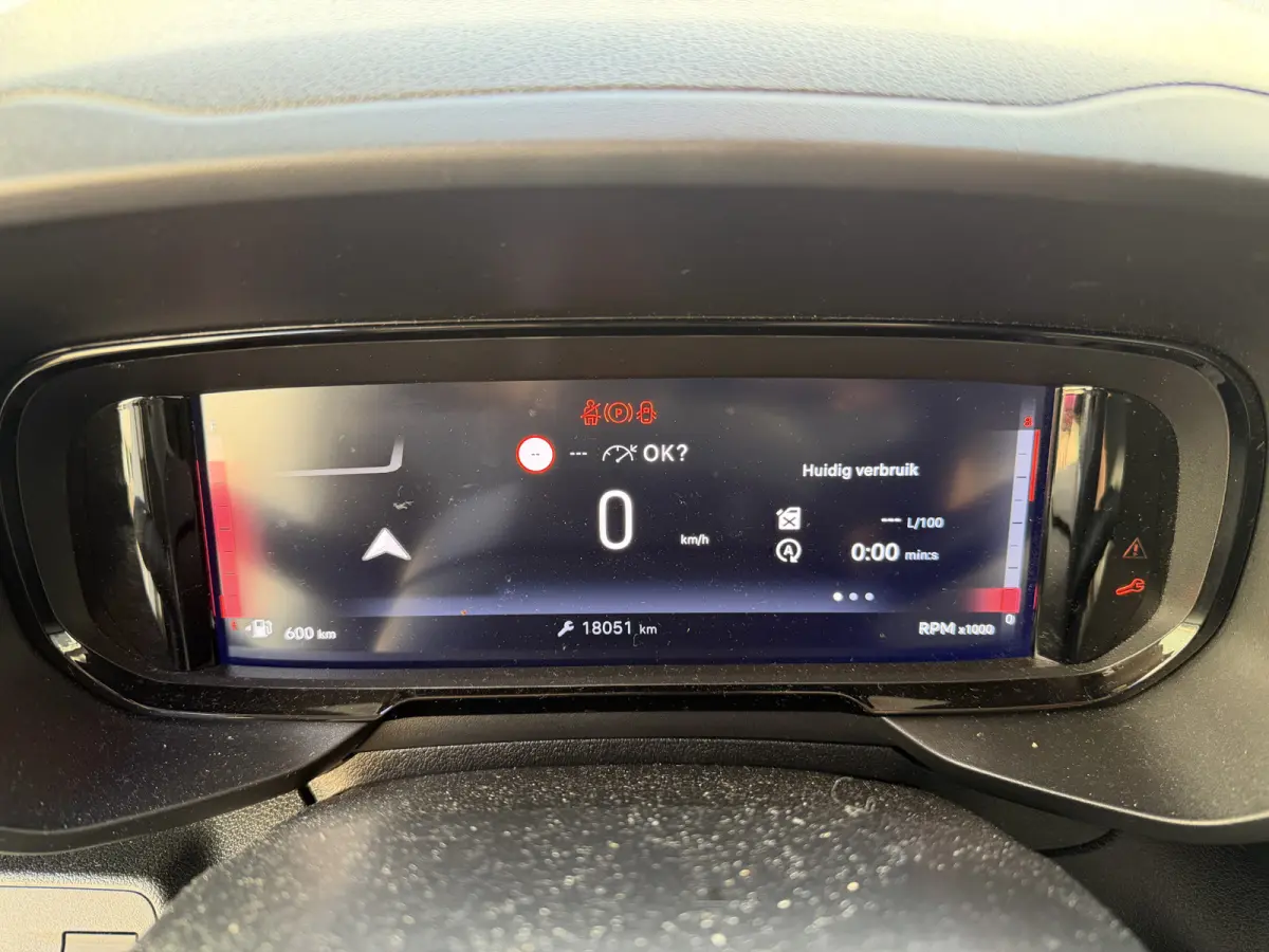 100pk L2 1000kg (Laadruimte betimmering - Camera - Airco - Navigatie - Parkeersensoren V+A - Digitale spiegel - Moduwork - Apple Carplay)