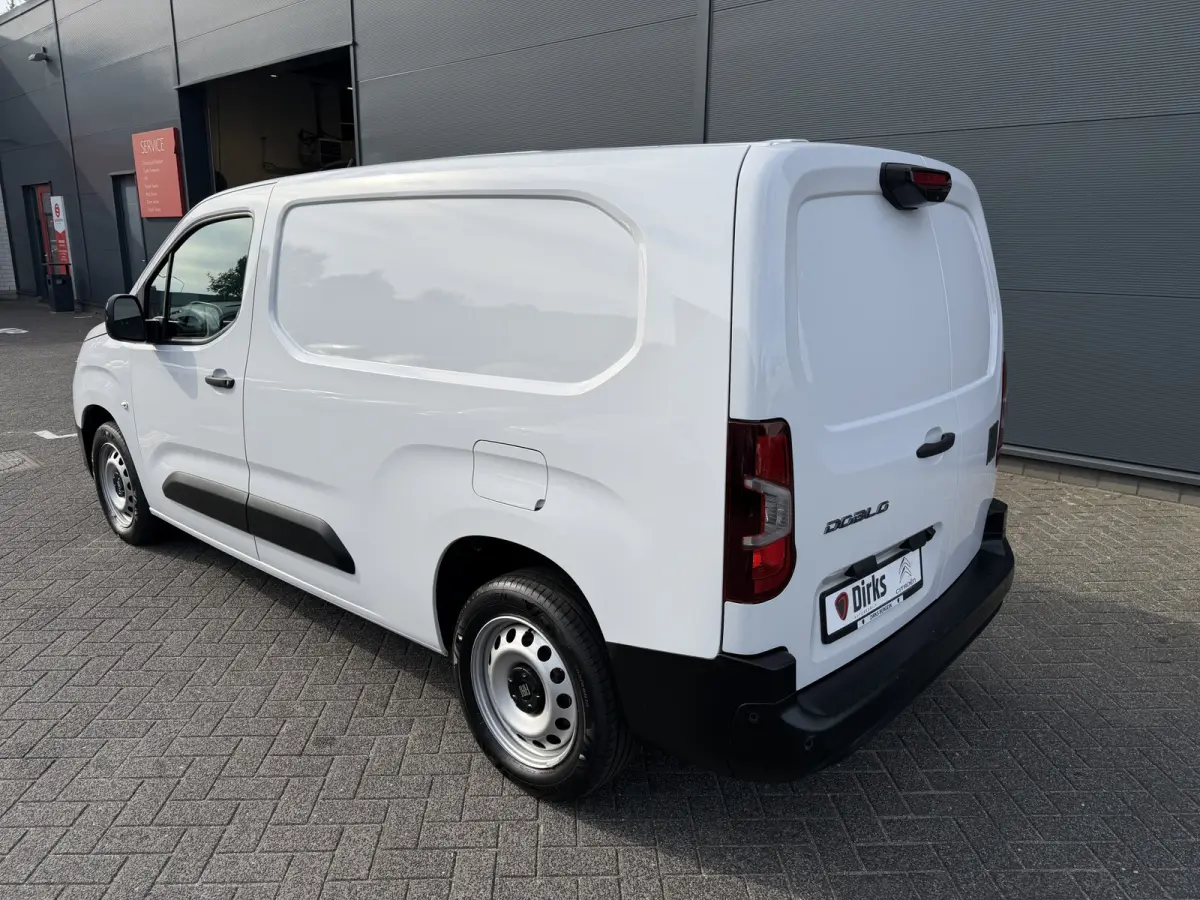 100pk L2 1000kg (Laadruimte betimmering - Camera - Airco - Navigatie - Parkeersensoren V+A - Digitale spiegel - Moduwork - Apple Carplay)