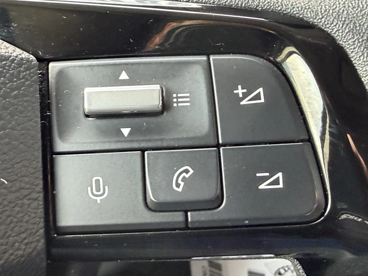 100pk L2 1000kg (Laadruimte betimmering - Camera - Airco - Navigatie - Parkeersensoren V+A - Digitale spiegel - Moduwork - Apple Carplay)