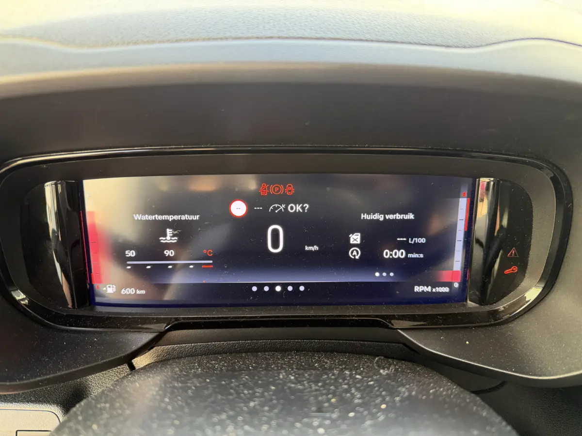 100pk L2 1000kg (Laadruimte betimmering - Camera - Airco - Navigatie - Parkeersensoren V+A - Digitale spiegel - Moduwork - Apple Carplay)