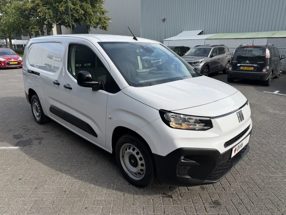 100pk L2 1000kg (Laadruimte betimmering - Camera - Airco - Navigatie - Parkeersensoren V+A - Digitale spiegel - Moduwork - Apple Carplay)