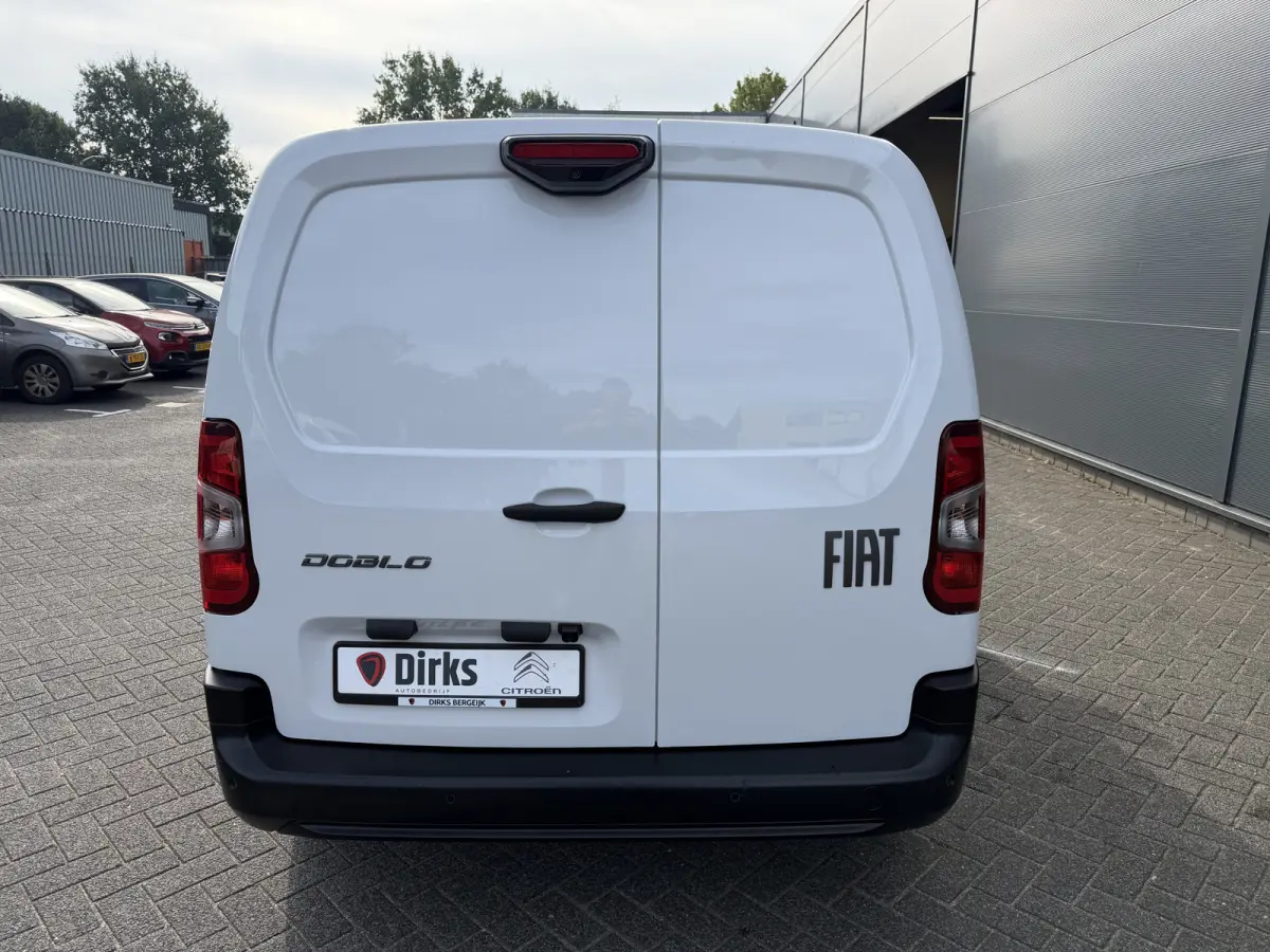 100pk L2 1000kg (Laadruimte betimmering - Camera - Airco - Navigatie - Parkeersensoren V+A - Digitale spiegel - Moduwork - Apple Carplay)
