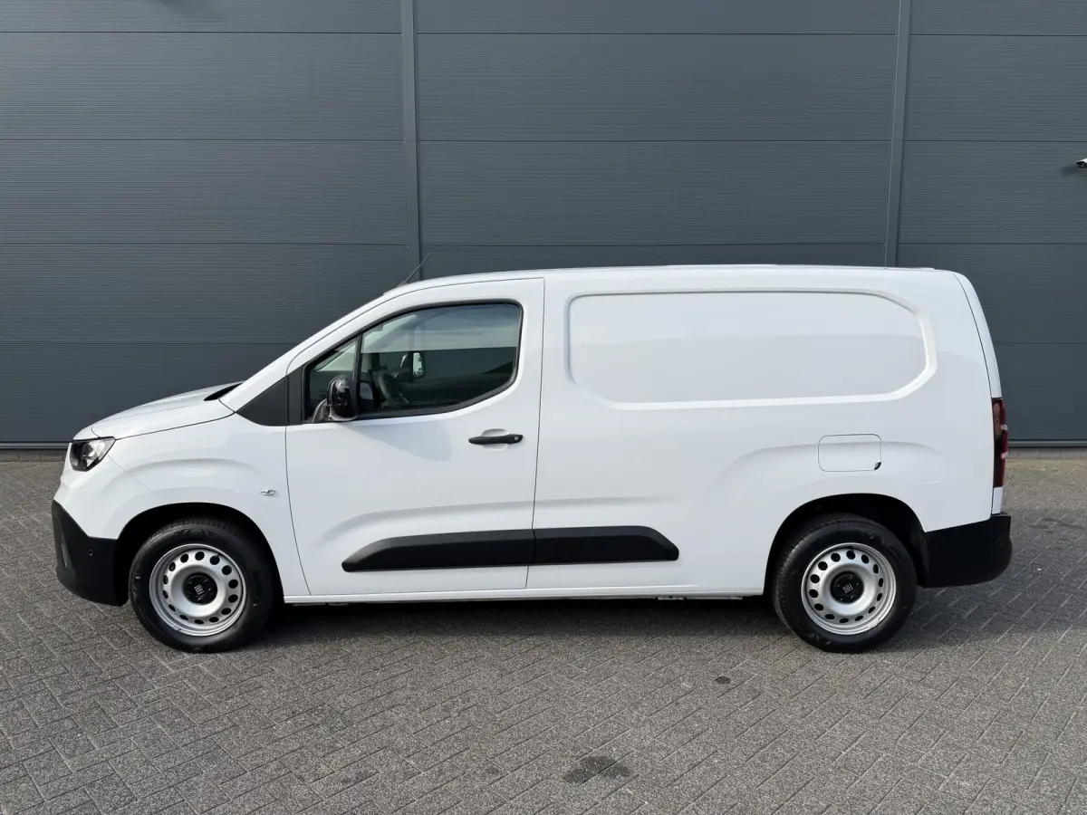 100pk L2 1000kg (Laadruimte betimmering - Camera - Airco - Navigatie - Parkeersensoren V+A - Digitale spiegel - Moduwork - Apple Carplay)