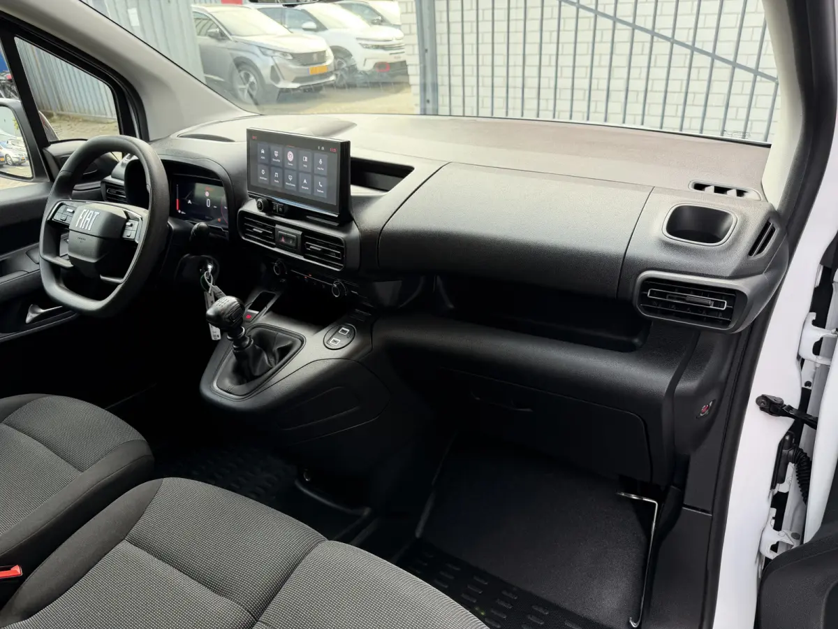 100pk L2 1000kg (Laadruimte betimmering - Camera - Airco - Navigatie - Parkeersensoren V+A - Digitale spiegel - Moduwork - Apple Carplay)