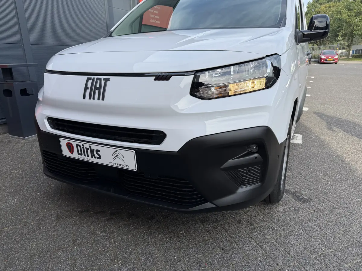100pk L2 1000kg (Laadruimte betimmering - Camera - Airco - Navigatie - Parkeersensoren V+A - Digitale spiegel - Moduwork - Apple Carplay)