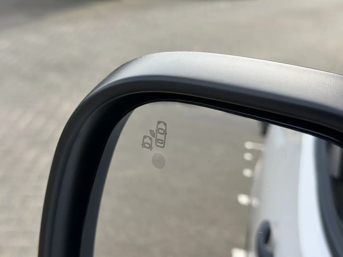 100pk L2 1000kg (Laadruimte betimmering - Camera - Airco - Navigatie - Parkeersensoren V+A - Digitale spiegel - Moduwork - Apple Carplay)