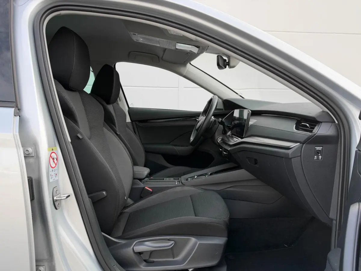 1.0 e-TSI 110pk DSG Business Edition | Navigatie | Stoelverwarming | Trekhaak