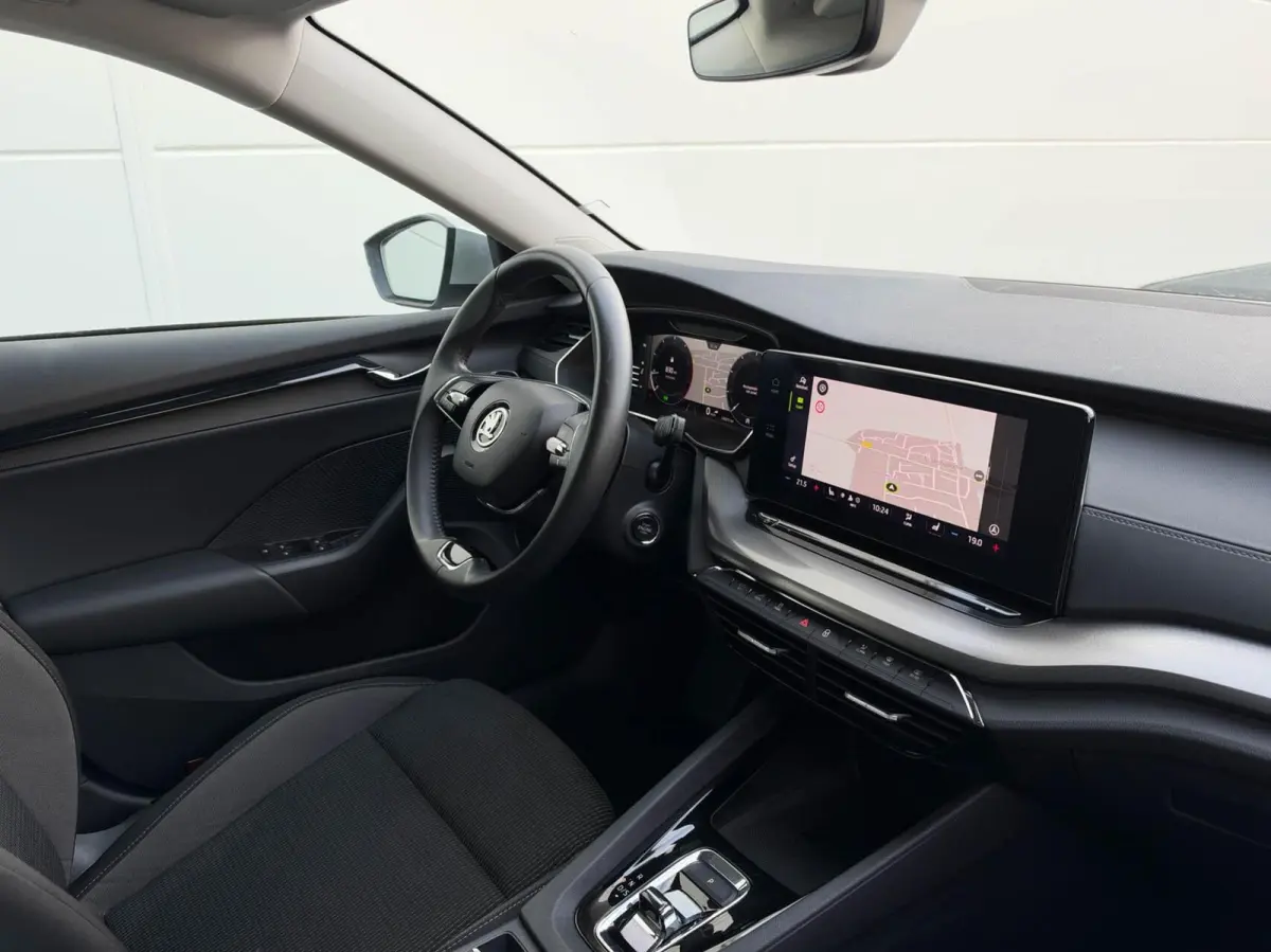 1.0 e-TSI 110pk DSG Business Edition | Navigatie | Stoelverwarming | Trekhaak