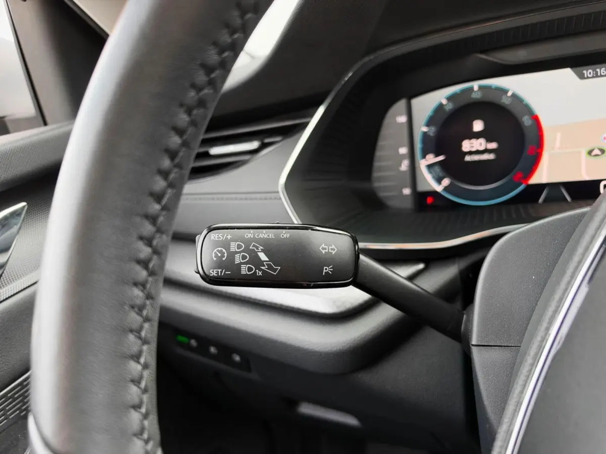 1.0 e-TSI 110pk DSG Business Edition | Navigatie | Stoelverwarming | Trekhaak