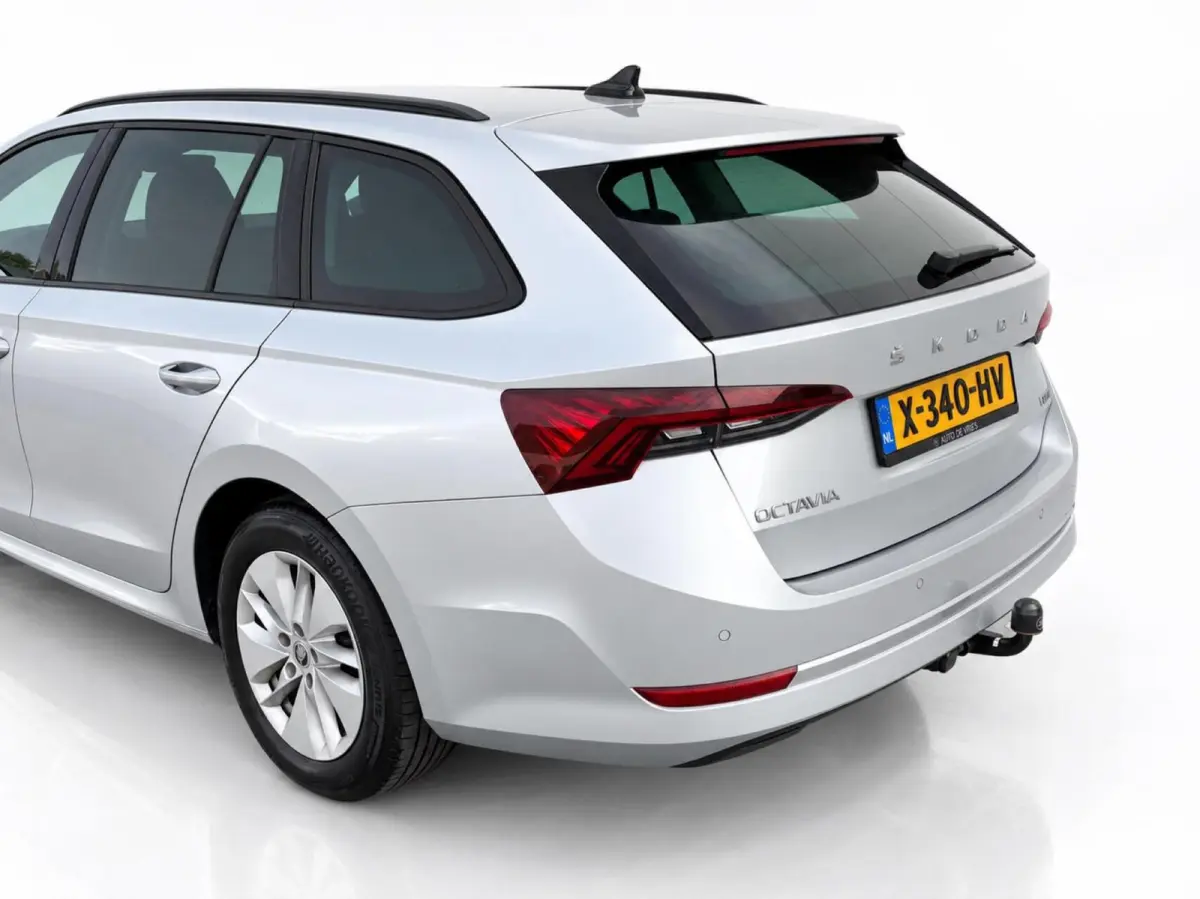 1.0 e-TSI 110pk DSG Business Edition | Navigatie | Stoelverwarming | Trekhaak