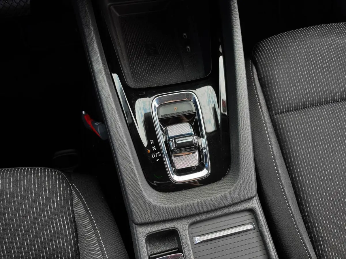 1.0 e-TSI 110pk DSG Business Edition | Navigatie | Stoelverwarming | Trekhaak