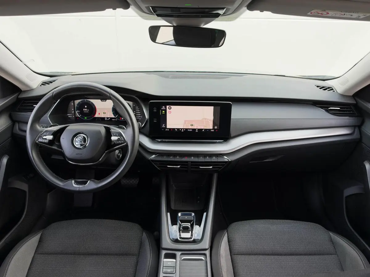 1.0 e-TSI 110pk DSG Business Edition | Navigatie | Stoelverwarming | Trekhaak
