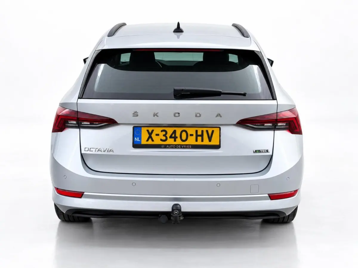 1.0 e-TSI 110pk DSG Business Edition | Navigatie | Stoelverwarming | Trekhaak