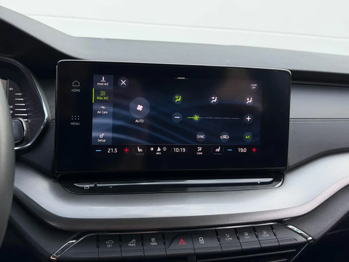 1.0 e-TSI 110pk DSG Business Edition | Navigatie | Stoelverwarming | Trekhaak