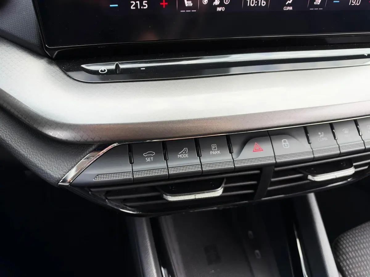 1.0 e-TSI 110pk DSG Business Edition | Navigatie | Stoelverwarming | Trekhaak
