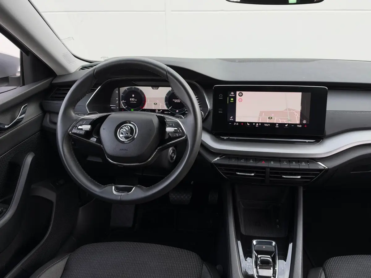1.0 e-TSI 110pk DSG Business Edition | Navigatie | Stoelverwarming | Trekhaak