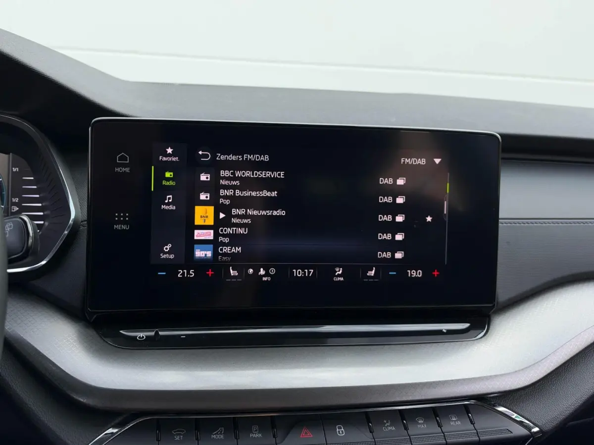 1.0 e-TSI 110pk DSG Business Edition | Navigatie | Stoelverwarming | Trekhaak