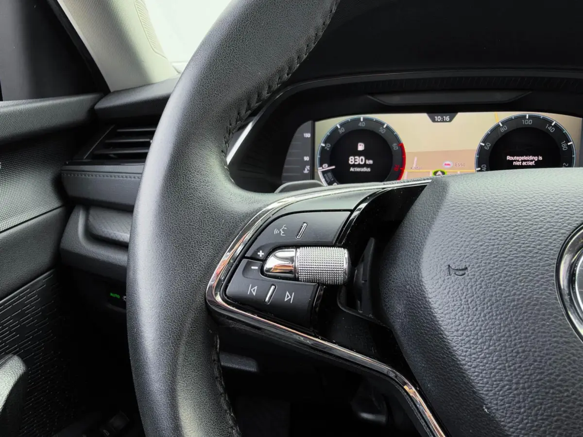 1.0 e-TSI 110pk DSG Business Edition | Navigatie | Stoelverwarming | Trekhaak