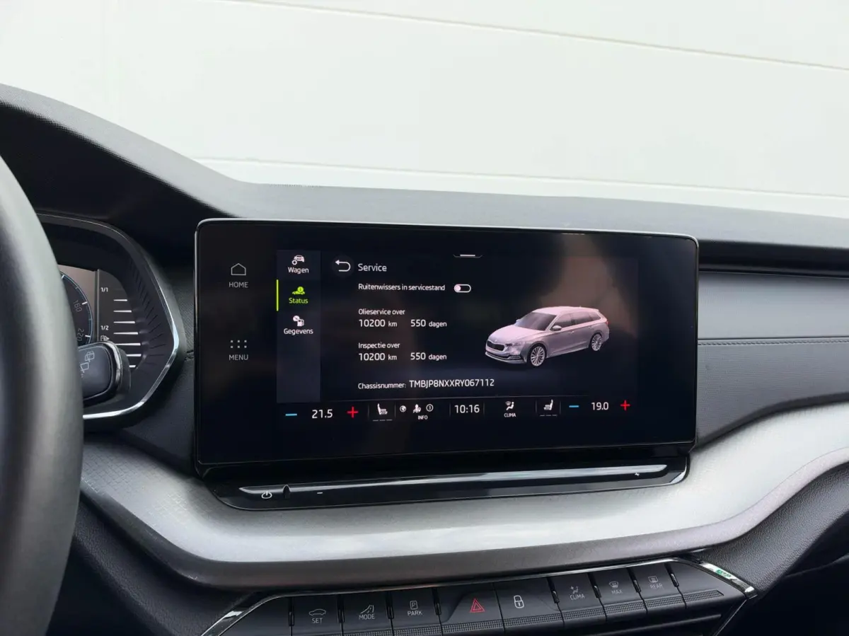 1.0 e-TSI 110pk DSG Business Edition | Navigatie | Stoelverwarming | Trekhaak