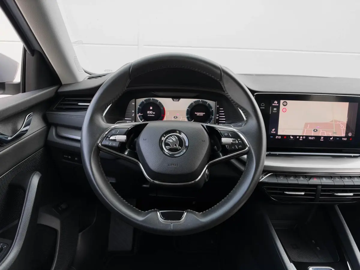 1.0 e-TSI 110pk DSG Business Edition | Navigatie | Stoelverwarming | Trekhaak