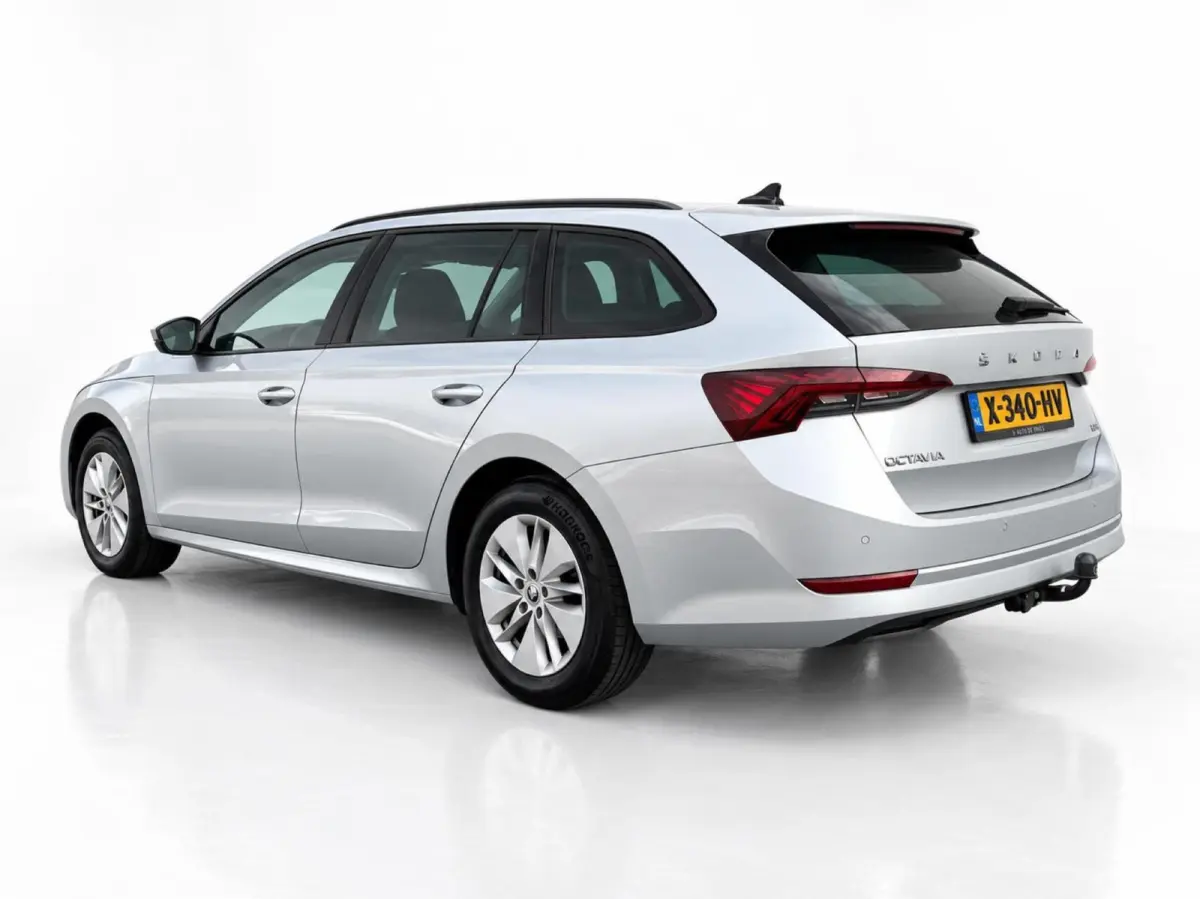 1.0 e-TSI 110pk DSG Business Edition | Navigatie | Stoelverwarming | Trekhaak