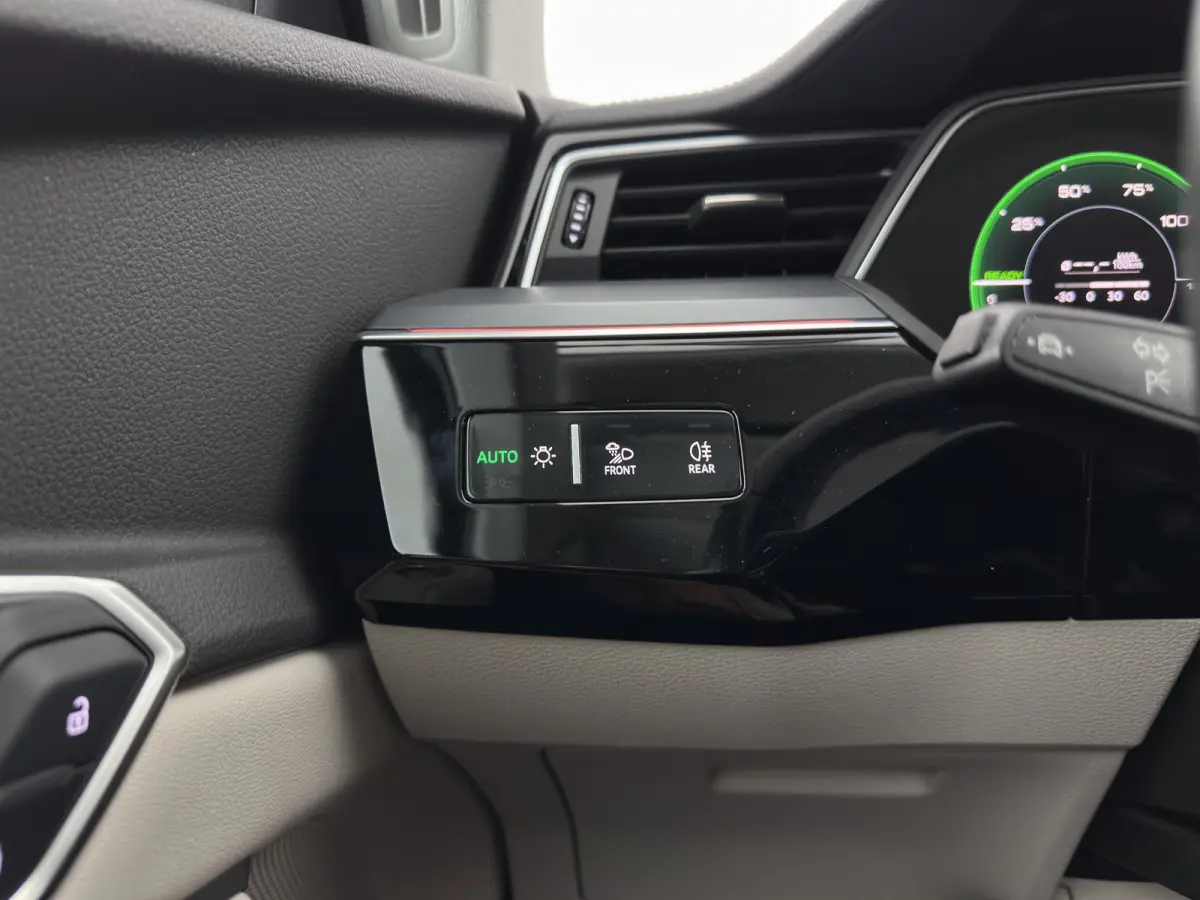 50 quattro Advanced Edition 95 kWh [3-Fase-22kW] {SoH-99%} (INCL-BTW)  Aut. *LEATHER | FULL-LED | MEMORY-PACK | ADAPTIVE-CRUISE | CAMERA | PRIVACY-GLASS | DIGI-COCKPIT | SHIFTPADDLES | DAB |
