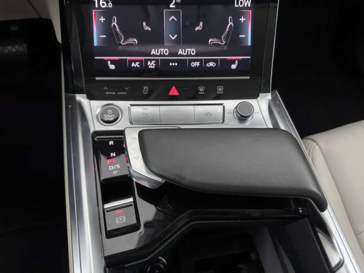 50 quattro Advanced Edition 95 kWh [3-Fase-22kW] {SoH-99%} (INCL-BTW)  Aut. *LEATHER | FULL-LED | MEMORY-PACK | ADAPTIVE-CRUISE | CAMERA | PRIVACY-GLASS | DIGI-COCKPIT | SHIFTPADDLES | DAB |