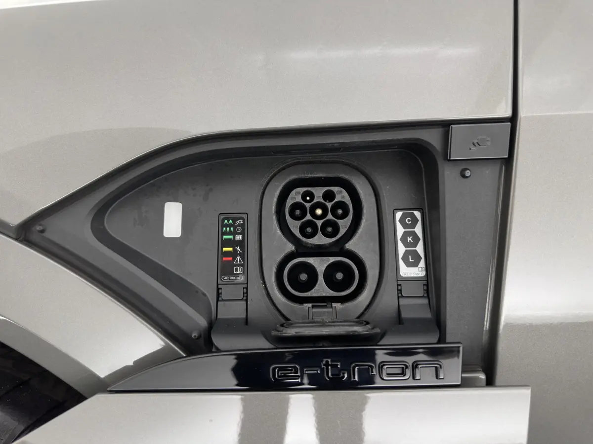 50 quattro Advanced Edition 95 kWh [3-Fase-22kW] {SoH-99%} (INCL-BTW)  Aut. *LEATHER | FULL-LED | MEMORY-PACK | ADAPTIVE-CRUISE | CAMERA | PRIVACY-GLASS | DIGI-COCKPIT | SHIFTPADDLES | DAB |