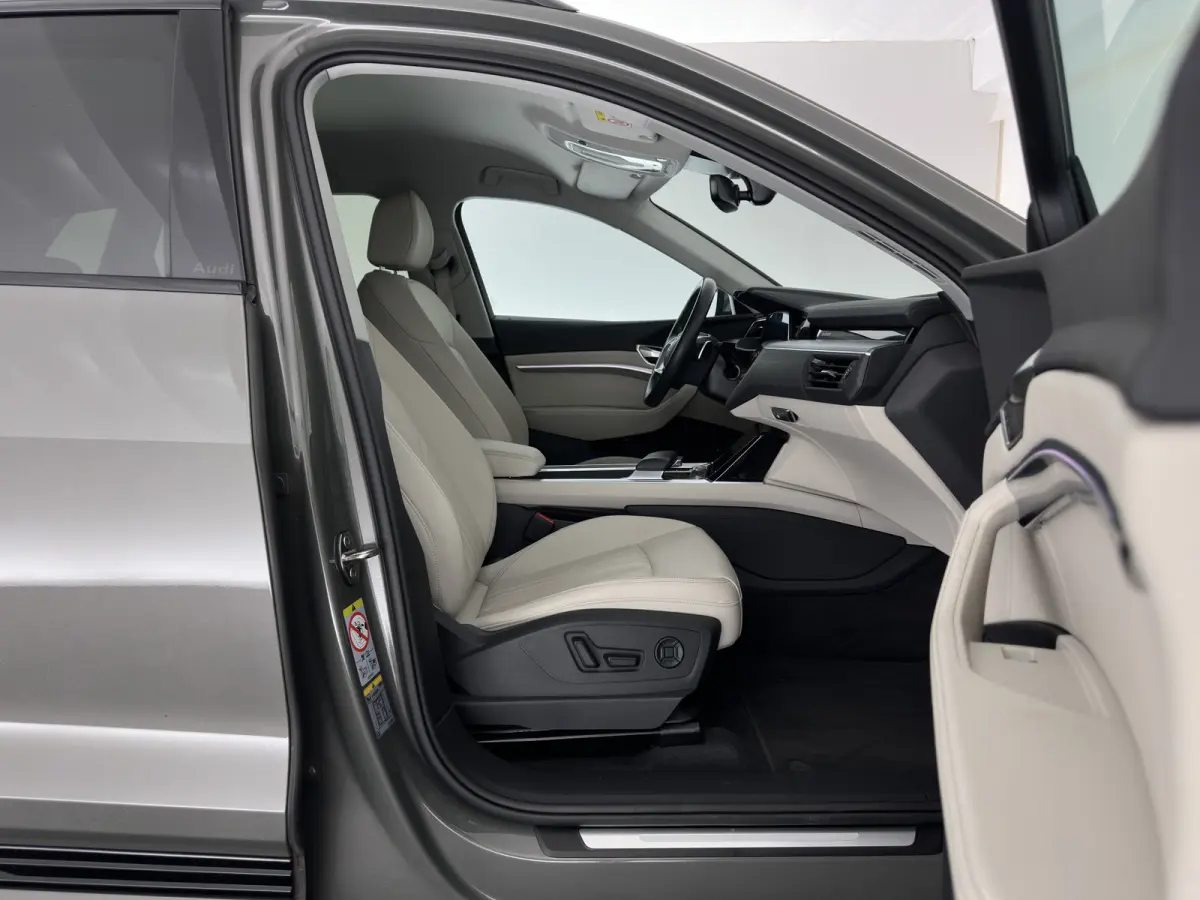 50 quattro Advanced Edition 95 kWh [3-Fase-22kW] {SoH-99%} (INCL-BTW)  Aut. *LEATHER | FULL-LED | MEMORY-PACK | ADAPTIVE-CRUISE | CAMERA | PRIVACY-GLASS | DIGI-COCKPIT | SHIFTPADDLES | DAB |