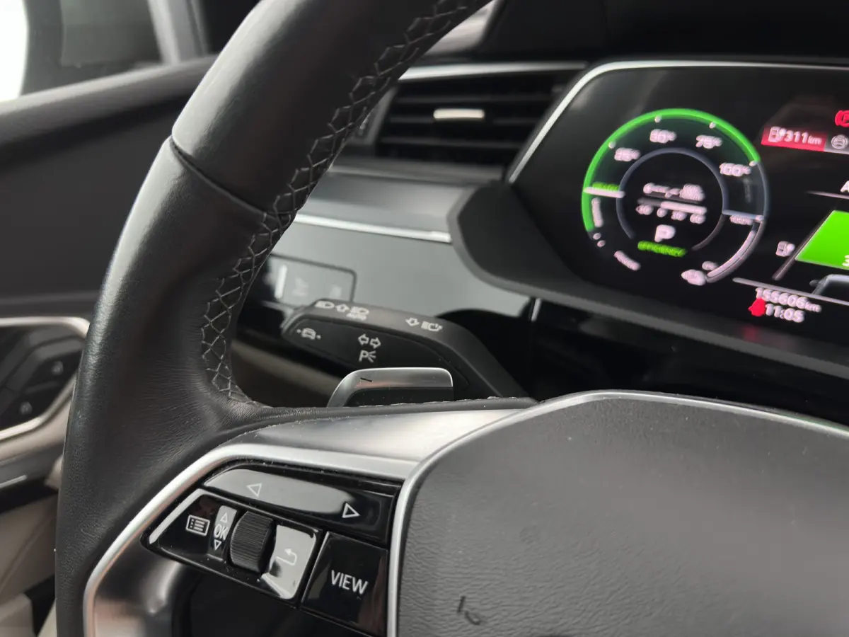 50 quattro Advanced Edition 95 kWh [3-Fase-22kW] {SoH-99%} (INCL-BTW)  Aut. *LEATHER | FULL-LED | MEMORY-PACK | ADAPTIVE-CRUISE | CAMERA | PRIVACY-GLASS | DIGI-COCKPIT | SHIFTPADDLES | DAB |