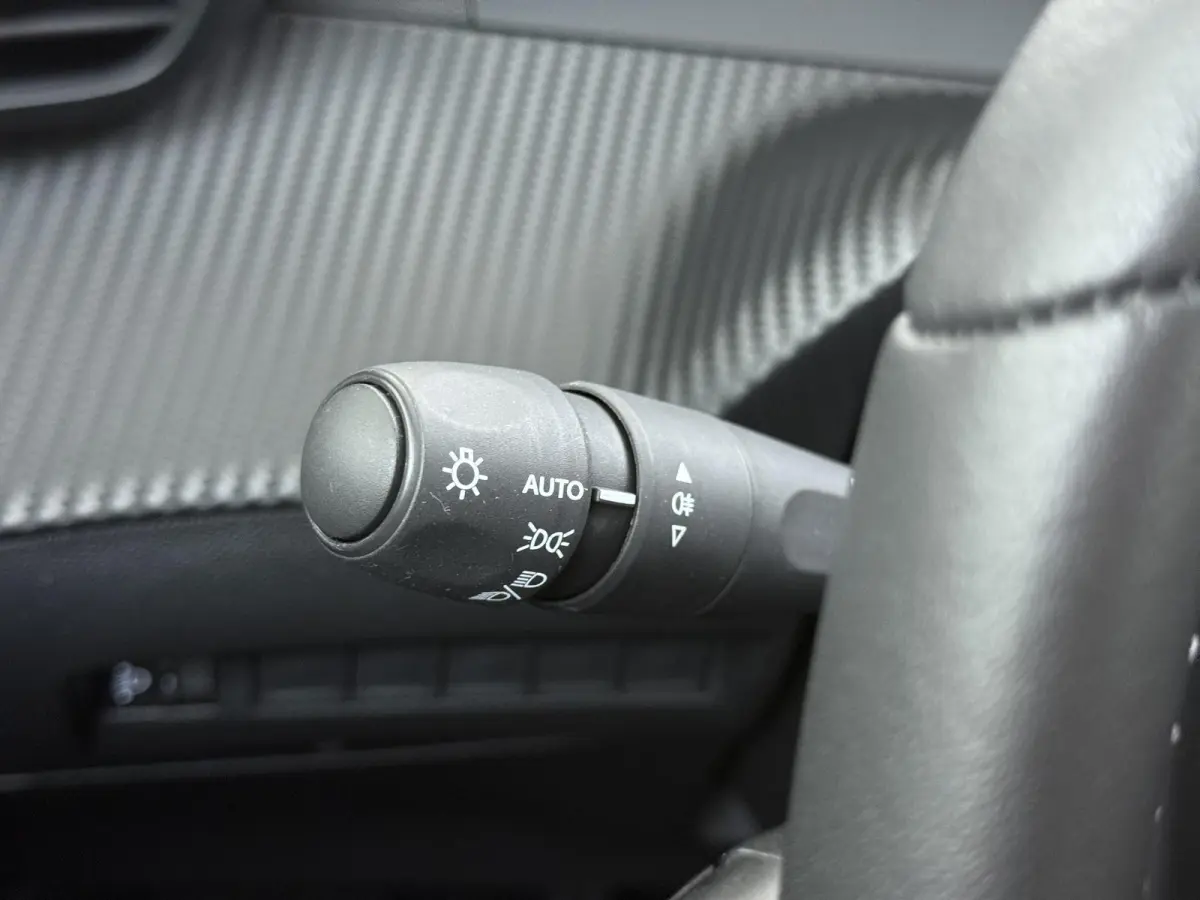 Allure 100pk | Navigatie | Camera achter | Parkeersensoren | Cruise control | Lichtmetalen velgen | LED koplampen | Apple Carplay en Android auto