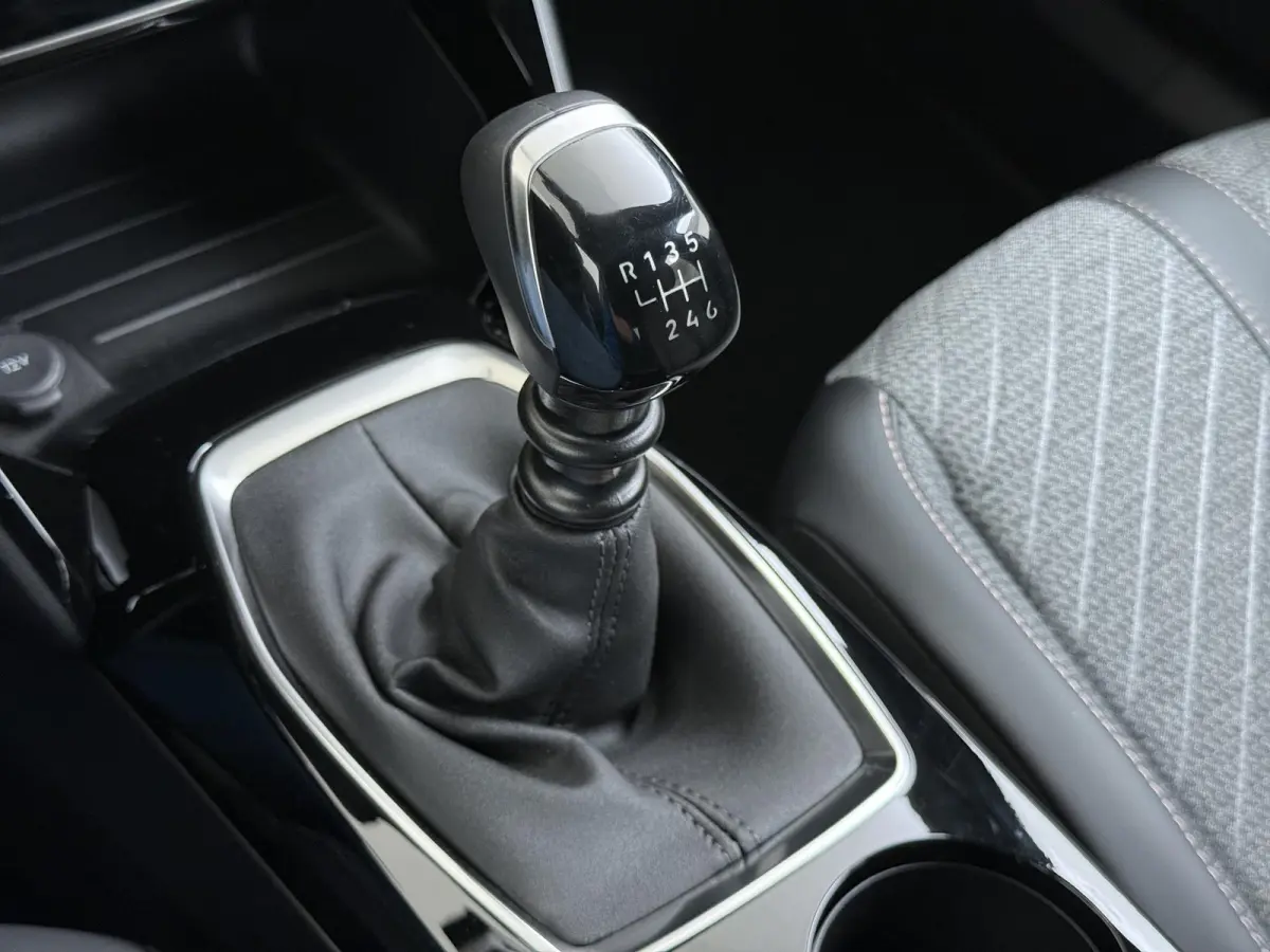 Allure 100pk | Navigatie | Camera achter | Parkeersensoren | Cruise control | Lichtmetalen velgen | LED koplampen | Apple Carplay en Android auto