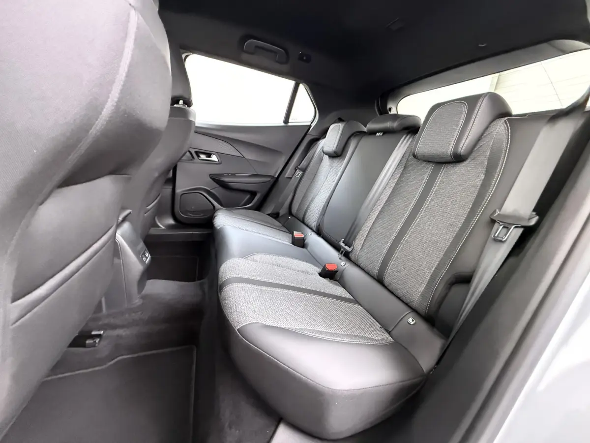 Allure 100pk | Navigatie | Camera achter | Parkeersensoren | Cruise control | Lichtmetalen velgen | LED koplampen | Apple Carplay en Android auto