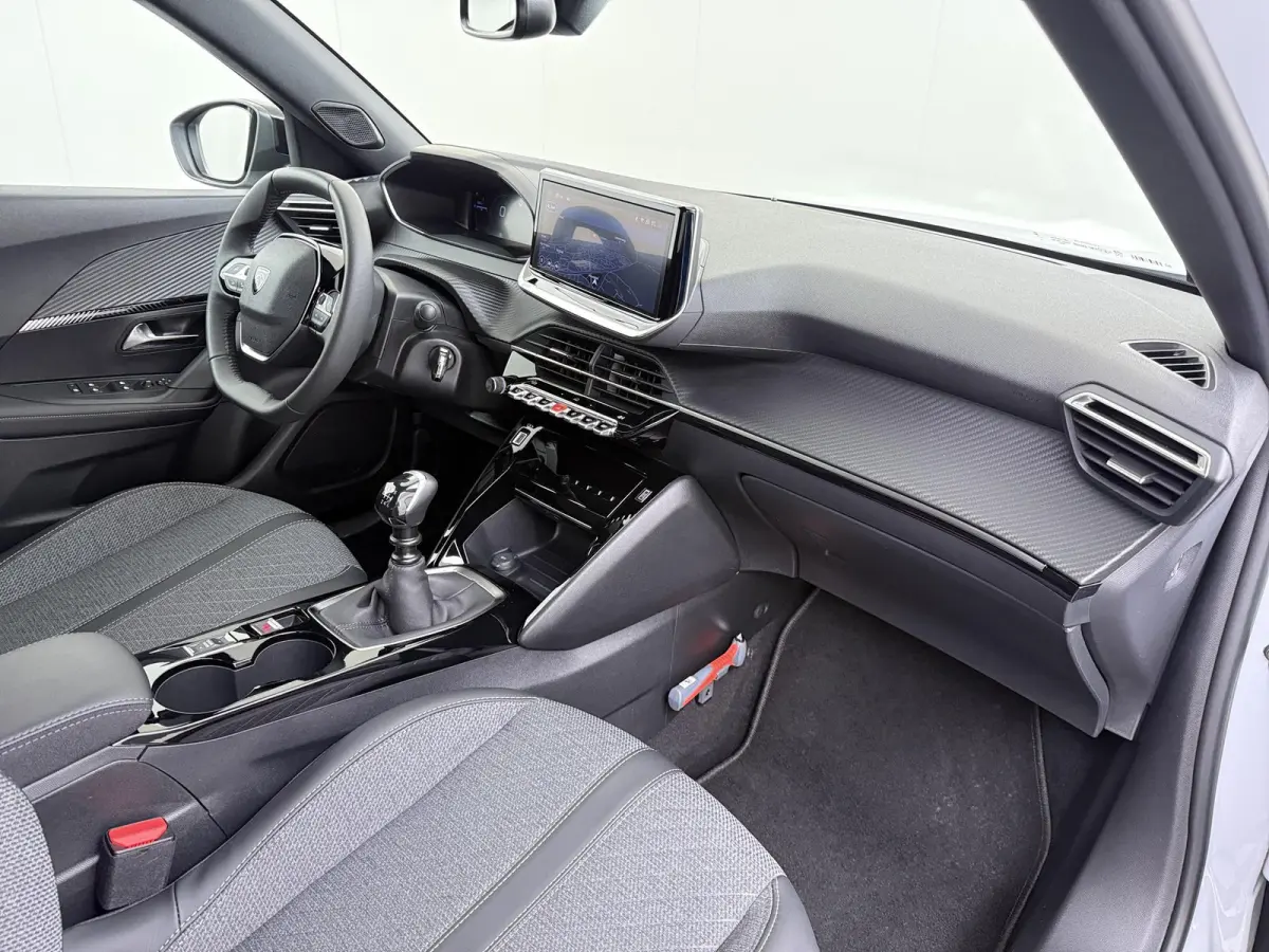 Allure 100pk | Navigatie | Camera achter | Parkeersensoren | Cruise control | Lichtmetalen velgen | LED koplampen | Apple Carplay en Android auto