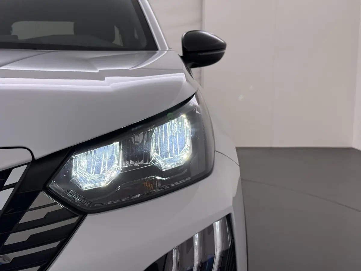 Allure 100pk | Navigatie | Camera achter | Parkeersensoren | Cruise control | Lichtmetalen velgen | LED koplampen | Apple Carplay en Android auto
