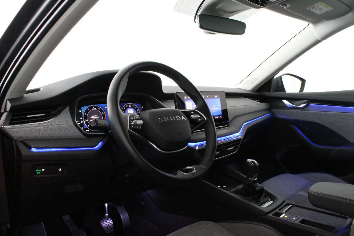 1.5 TSI Business Edition > Camera/Trekhaak/Winterpakket/ Graphite Grey