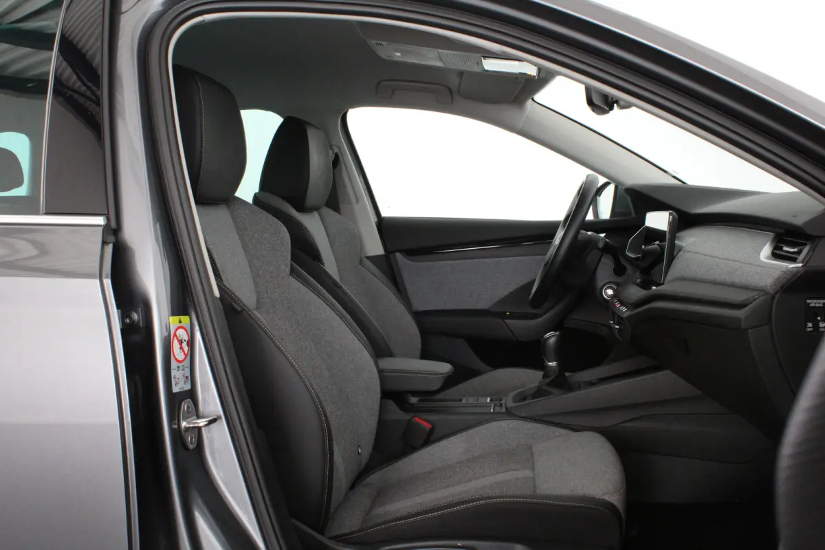 1.5 TSI Business Edition > Camera/Trekhaak/Winterpakket/ Graphite Grey
