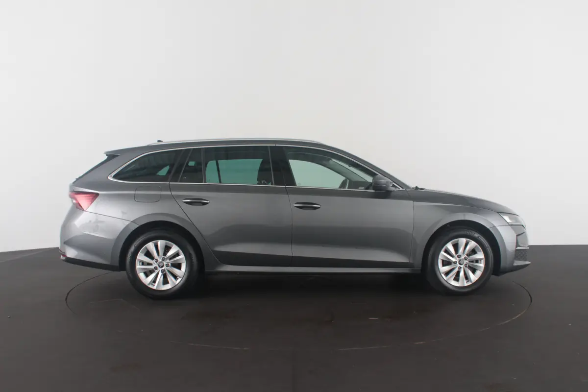 1.5 TSI Business Edition > Camera/Trekhaak/Winterpakket/ Graphite Grey