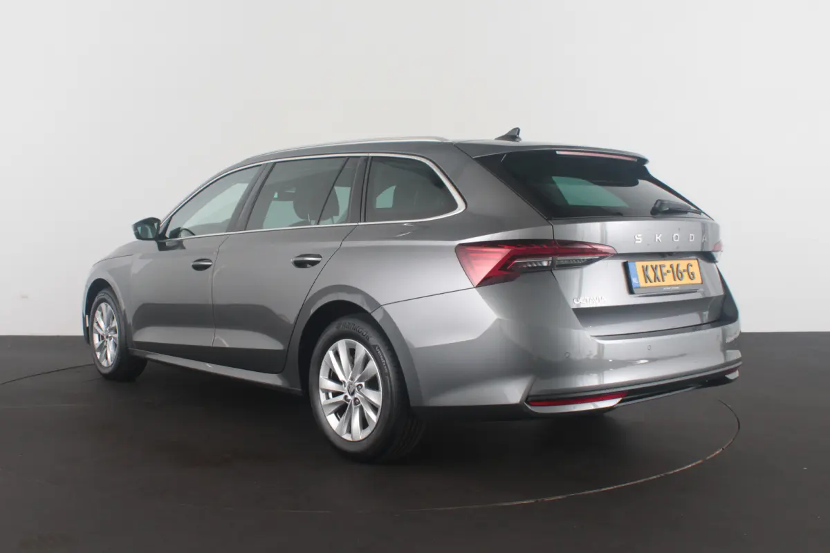 1.5 TSI Business Edition > Camera/Trekhaak/Winterpakket/ Graphite Grey